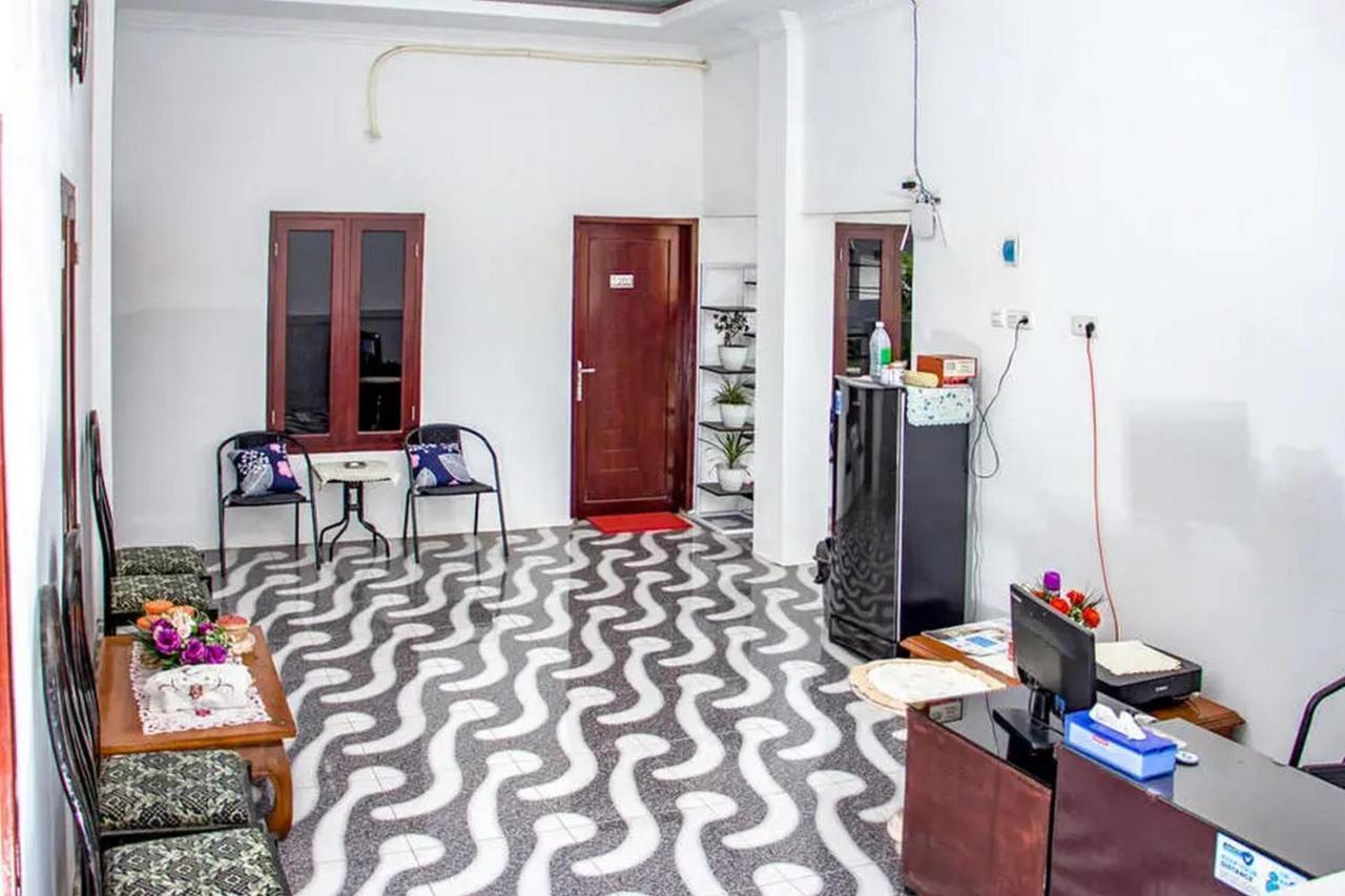 Samar Wulu Guest House Syariah Mitra Reddoorz Near Ketapang Ketapang  Exteriér fotografie